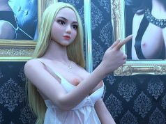 Adult Puppe ist billiger als jede Ehescheidung